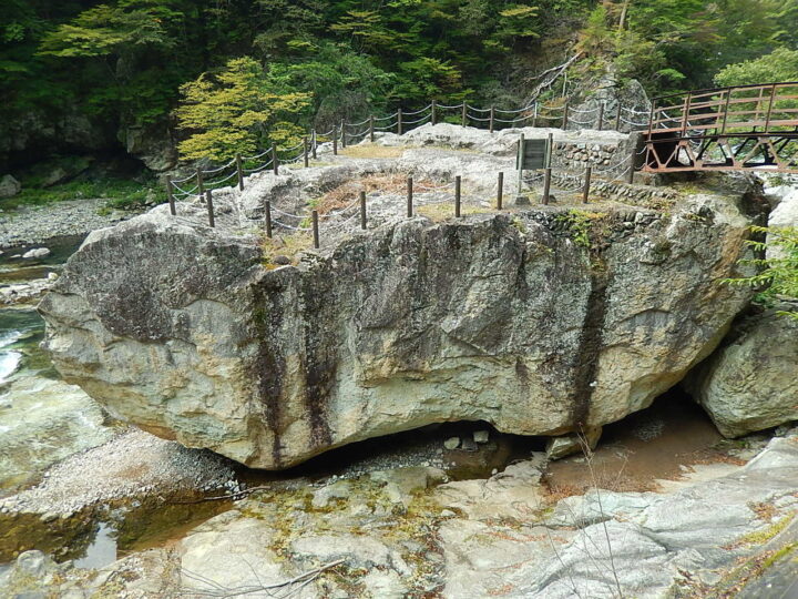 野立岩