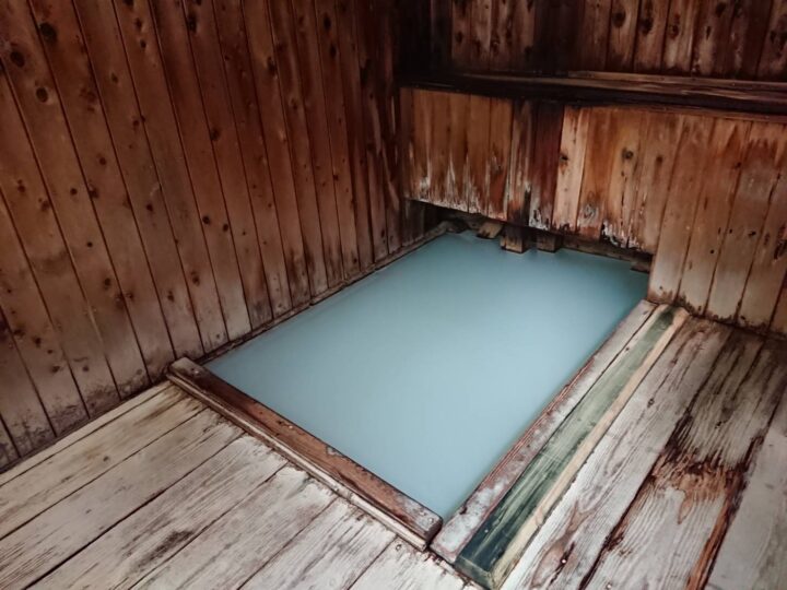 むじなの湯　※休止中（冬季湯量減少のため）