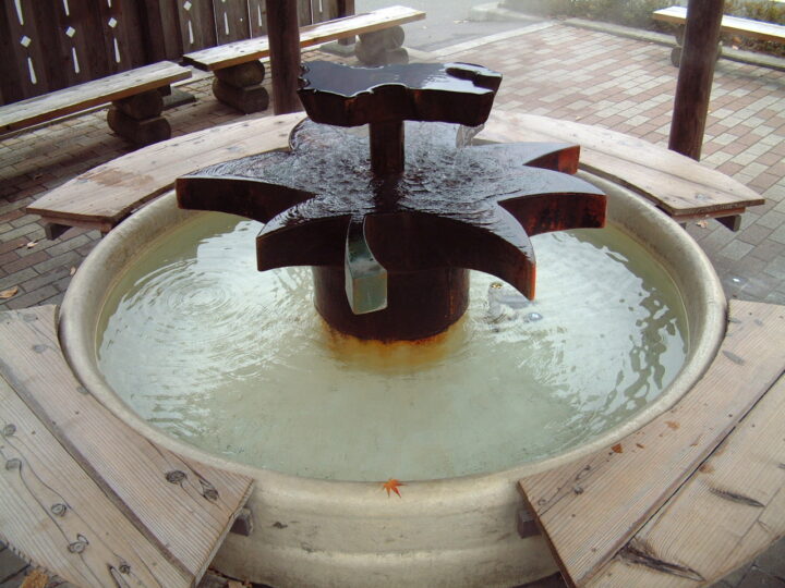 七ツ岩園地足湯